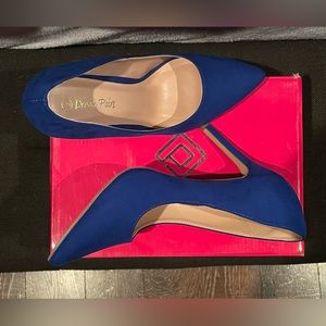 Dream Pairs Royal Blue Heels (Size: 9)